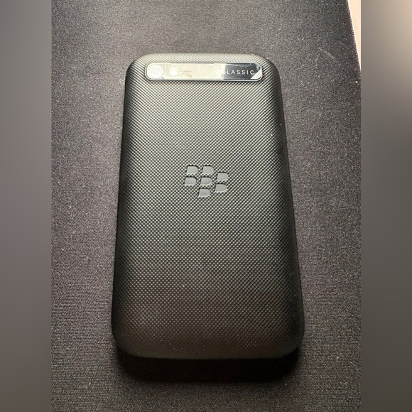 BlackBerry Classic (Bell) - Picture 2 of 6